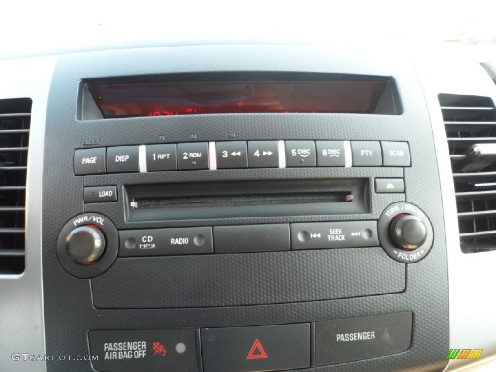 2010 Mitsubishi Outlander XLS Audio System Photos