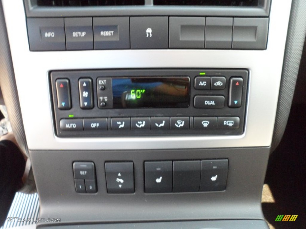 2010 Mercury Mountaineer V6 Premier Controls Photo #53665367