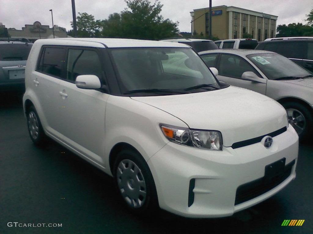Super White 2012 Scion xB Standard xB Model Exterior Photo #53666684