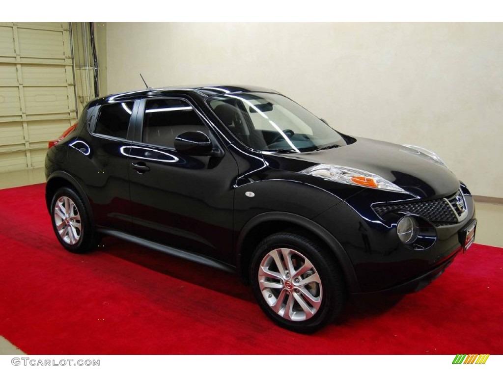 Sapphire Black Nissan Juke