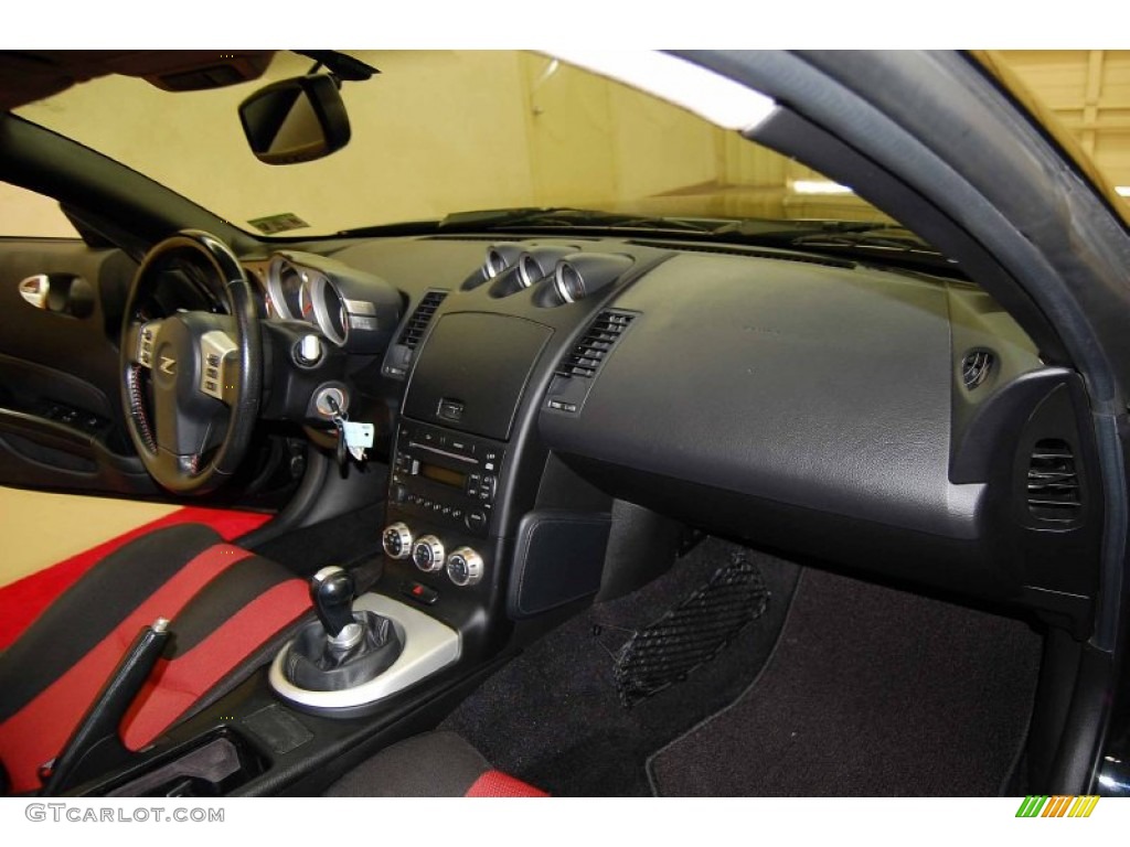 2008 350Z NISMO Coupe - Magnetic Black / NISMO Black/Red photo #17