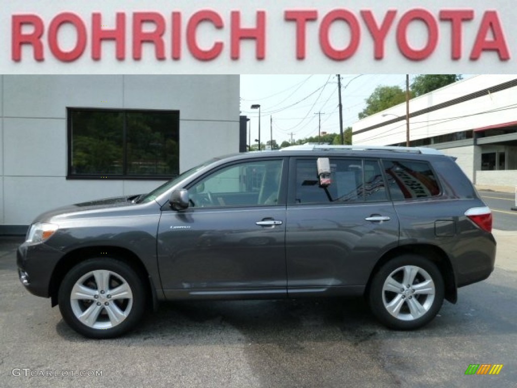 Magnetic Gray Metallic Toyota Highlander