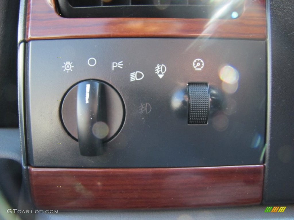 2007 Ford F350 Super Duty Lariat Crew Cab 4x4 Controls Photo #53677803