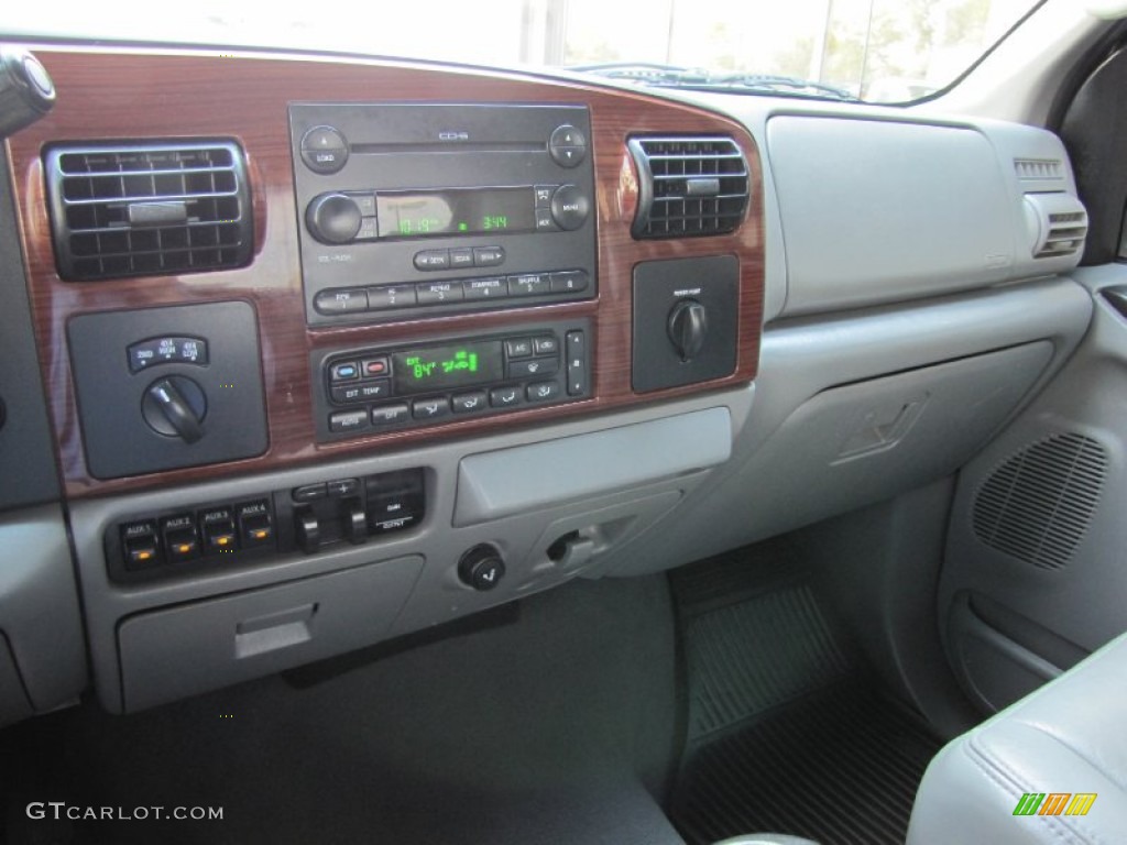 2007 Ford F350 Super Duty Lariat Crew Cab 4x4 Controls Photo #53677827