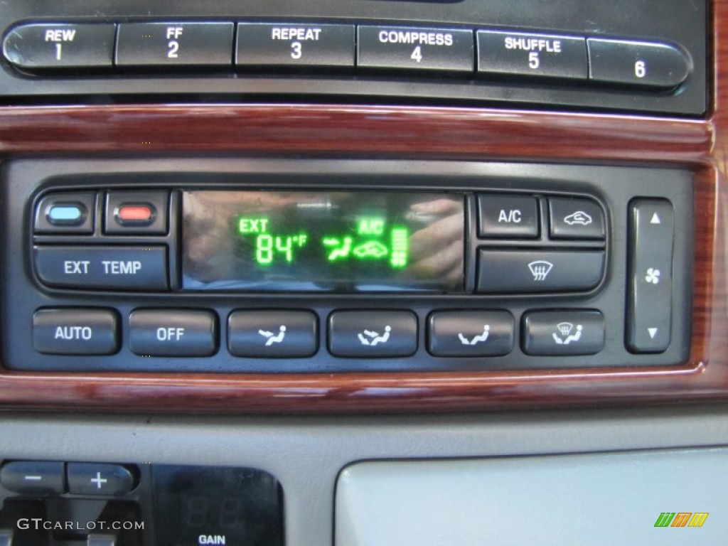2007 Ford F350 Super Duty Lariat Crew Cab 4x4 Controls Photo #53677845