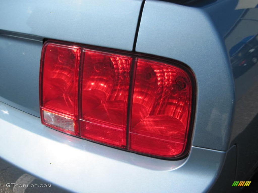 2005 Mustang V6 Premium Coupe - Windveil Blue Metallic / Dark Charcoal photo #6