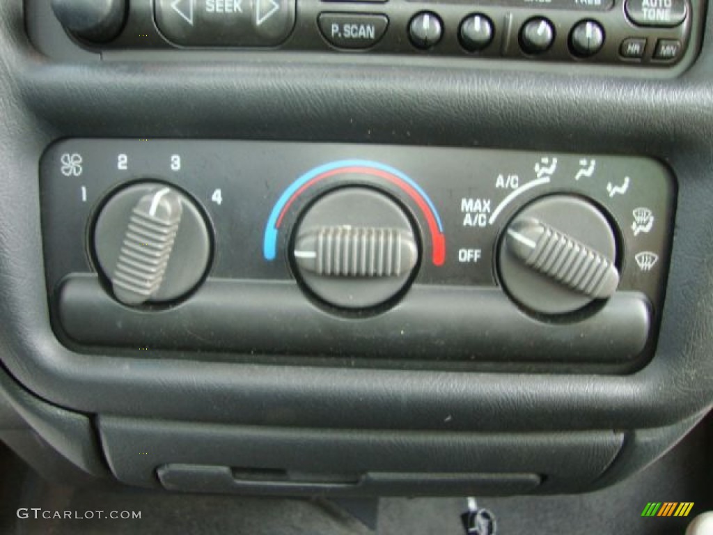1999 GMC Sonoma SLS Regular Cab Controls Photo #53683794