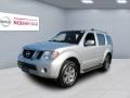 Silver Lightning - Pathfinder SE 4x4 Photo No. 1