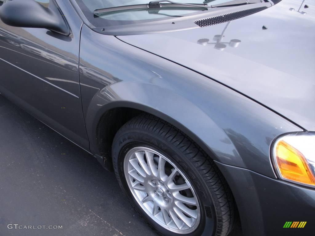 2004 Sebring LX Sedan - Graphite Metallic / Dark Slate Gray photo #4