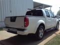 Avalanche White - Frontier LE Crew Cab Photo No. 16