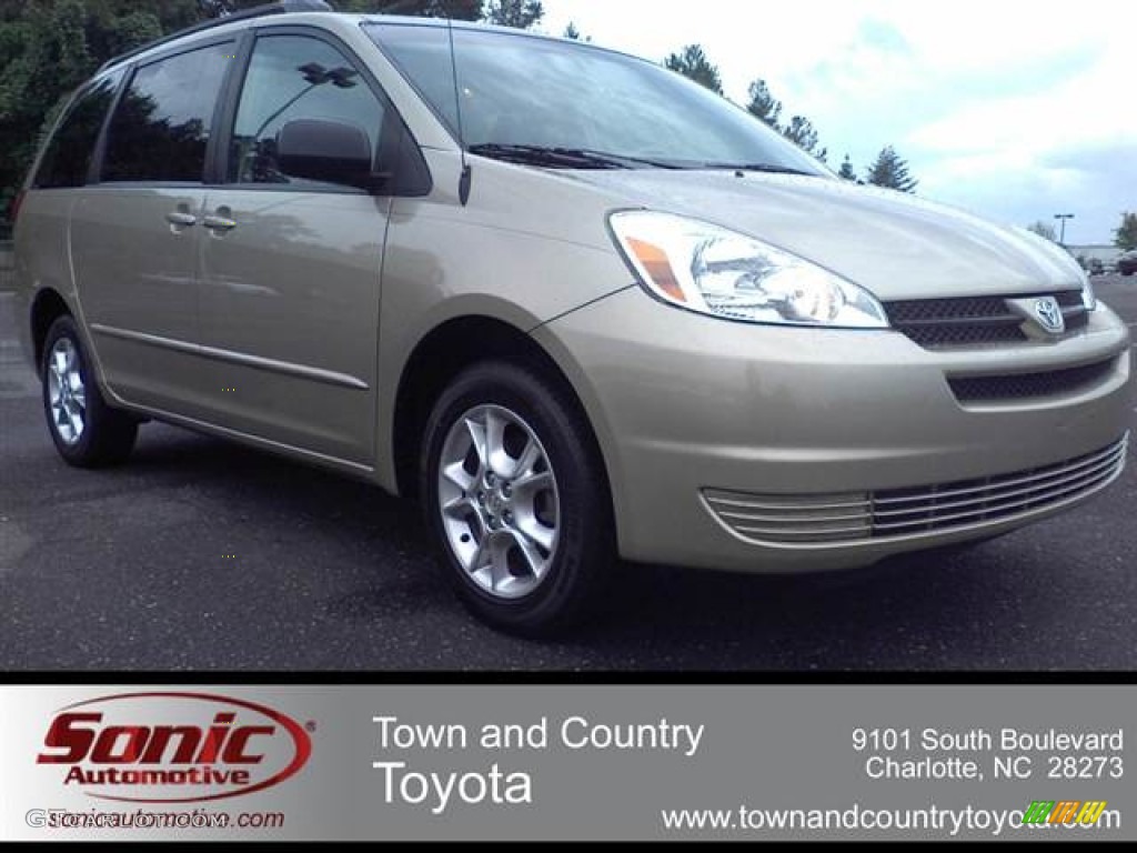 2004 Sienna LE AWD - Desert Sand Mica / Stone Gray photo #1