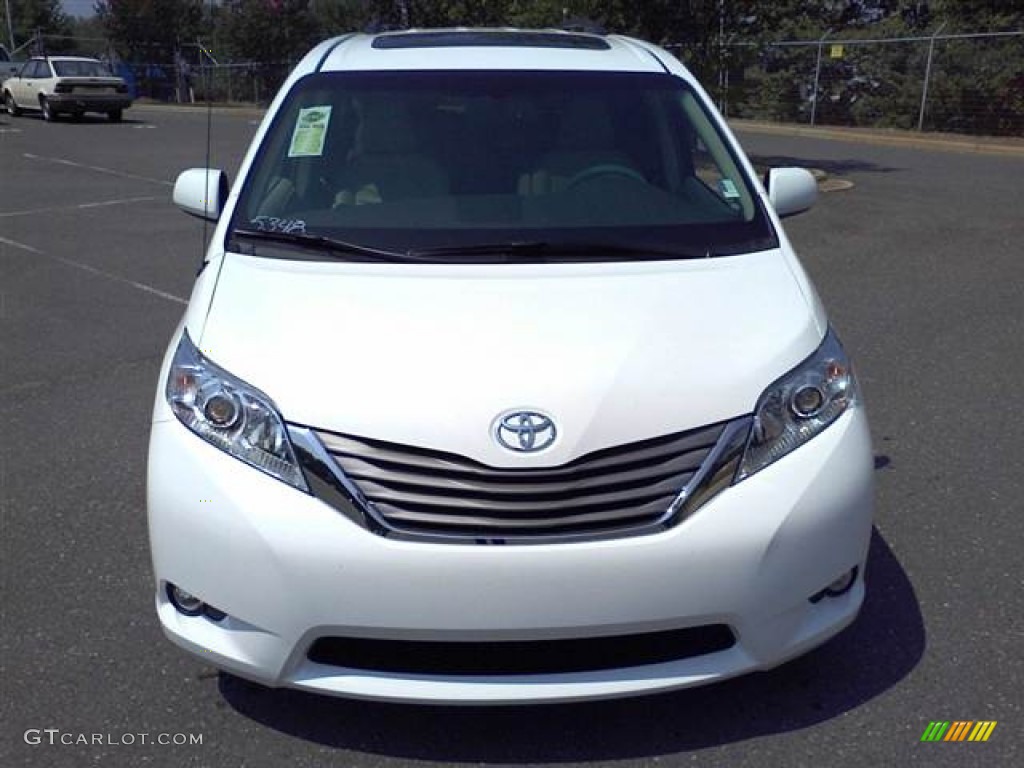 2011 Sienna XLE - Super White / Bisque photo #2