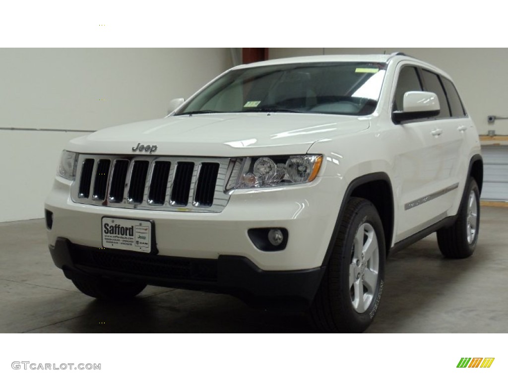 2011 Grand Cherokee Laredo X Package 4x4 - Stone White / Black photo #1