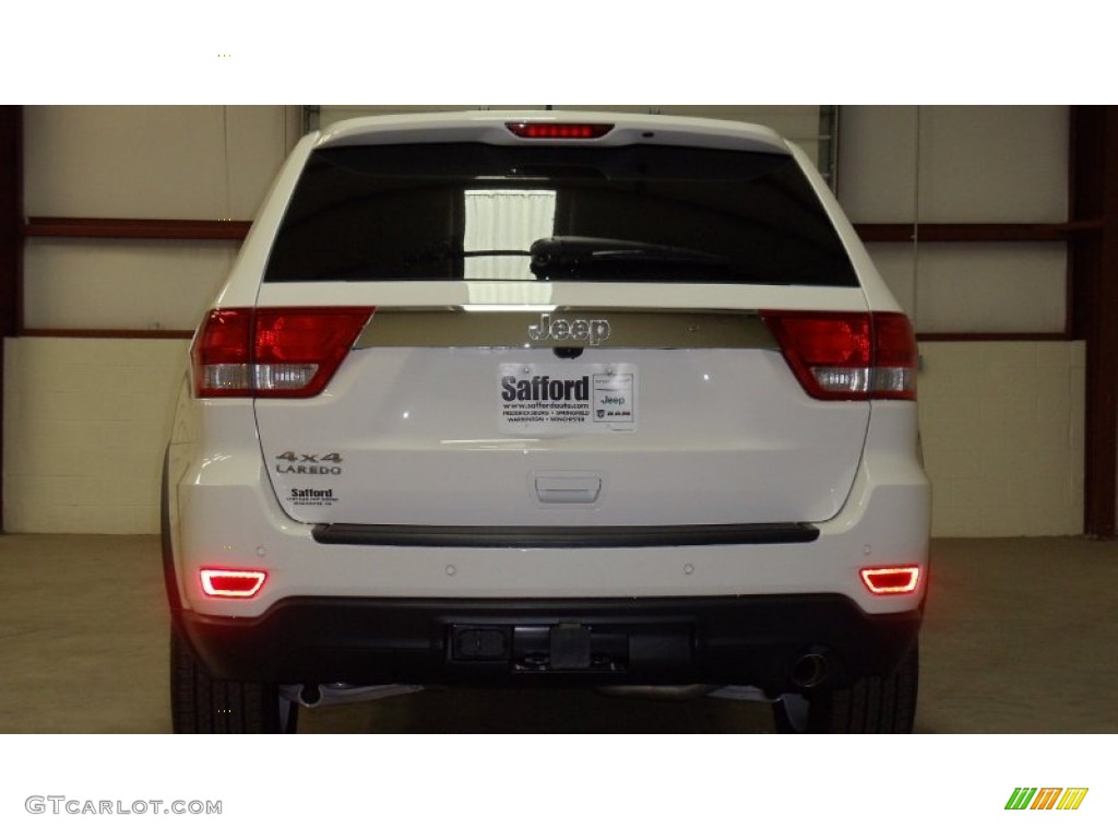 2011 Grand Cherokee Laredo X Package 4x4 - Stone White / Black photo #6