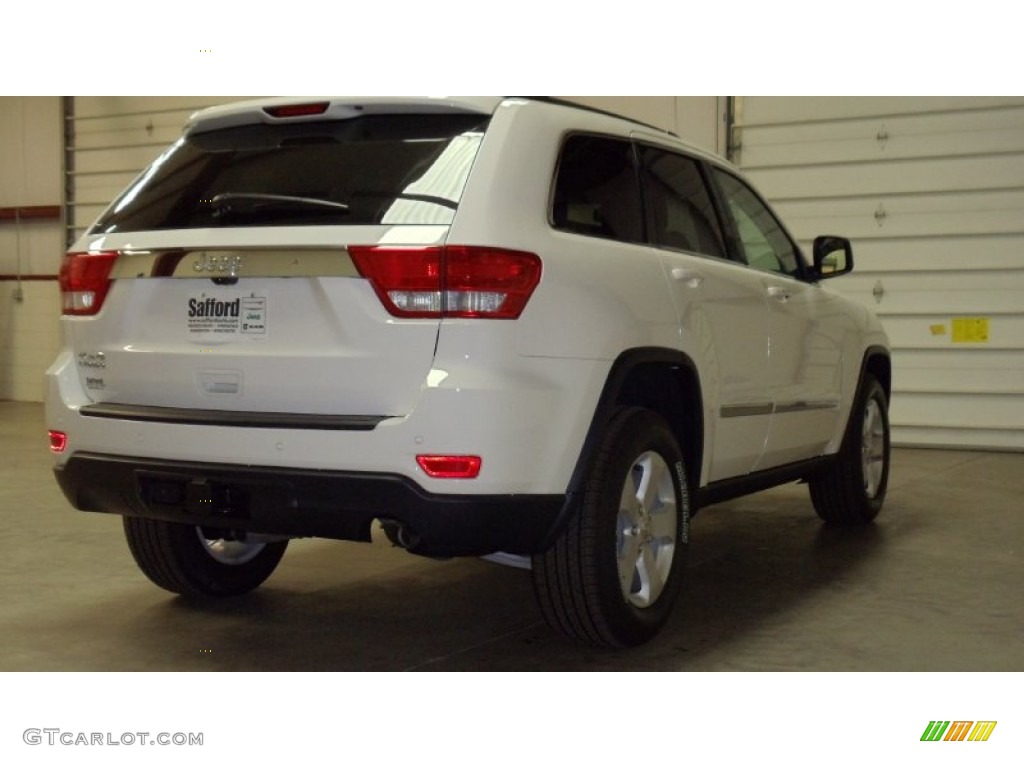 2011 Grand Cherokee Laredo X Package 4x4 - Stone White / Black photo #7