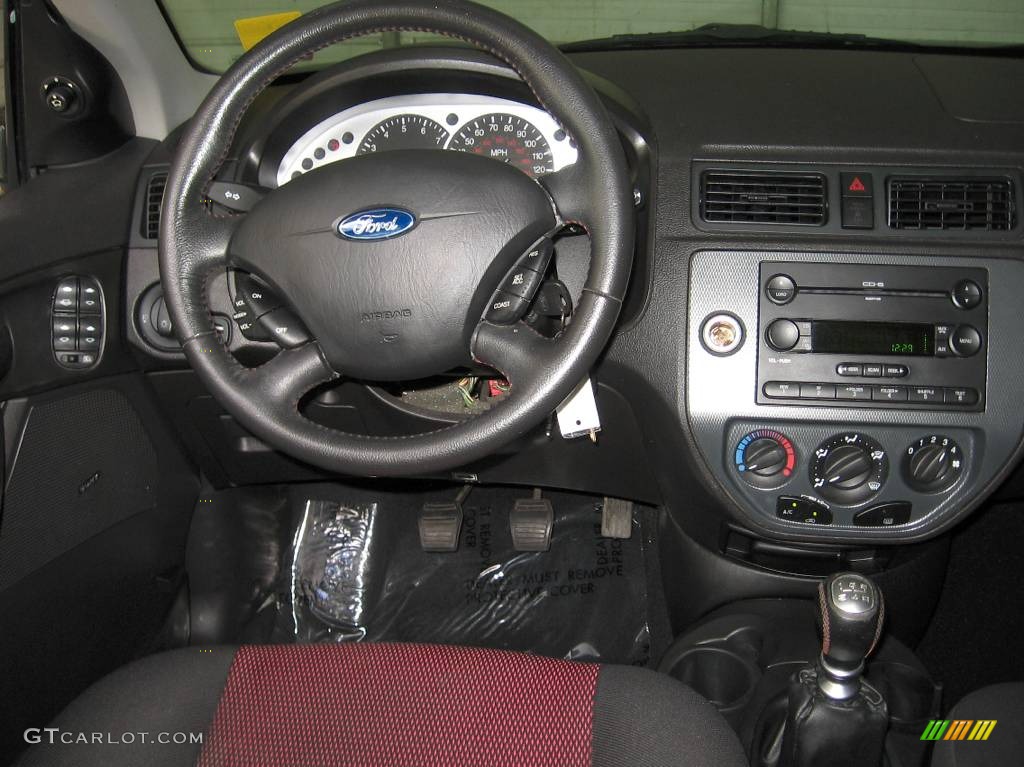 2005 Focus ZX4 ST Sedan - Liquid Grey Metallic / Charcoal/Charcoal photo #5