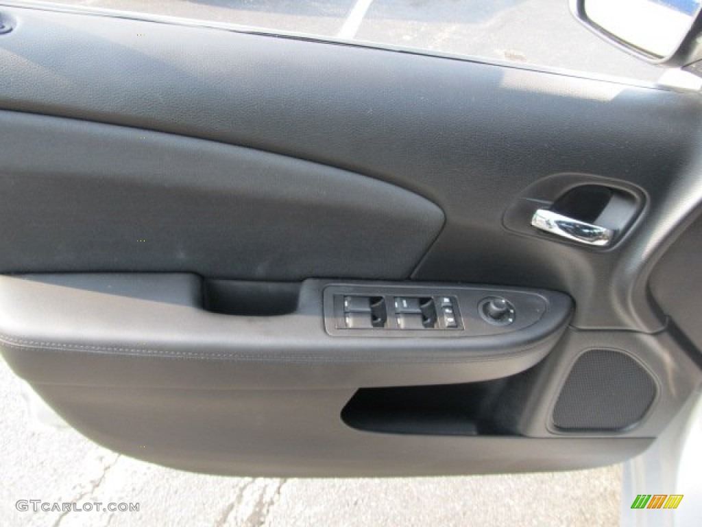 2011 Chrysler 200 LX Door Panel Photos