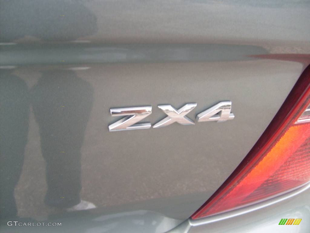 2005 Focus ZX4 SES Sedan - Light Tundra Metallic / Dark Flint/Light Flint photo #12