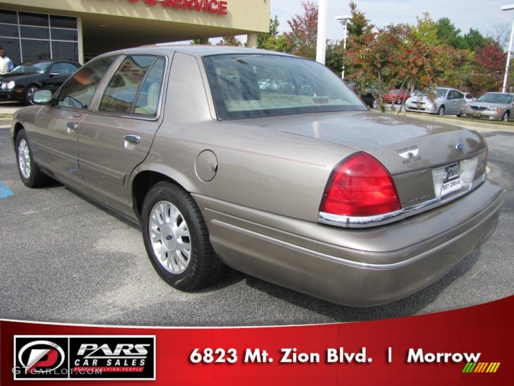 2004 Crown Victoria LX - Arizona Beige Metallic / Medium Parchment photo #2