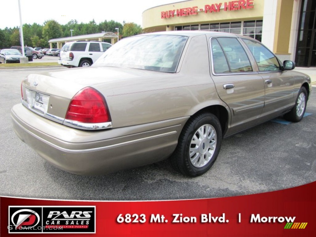 2004 Crown Victoria LX - Arizona Beige Metallic / Medium Parchment photo #3