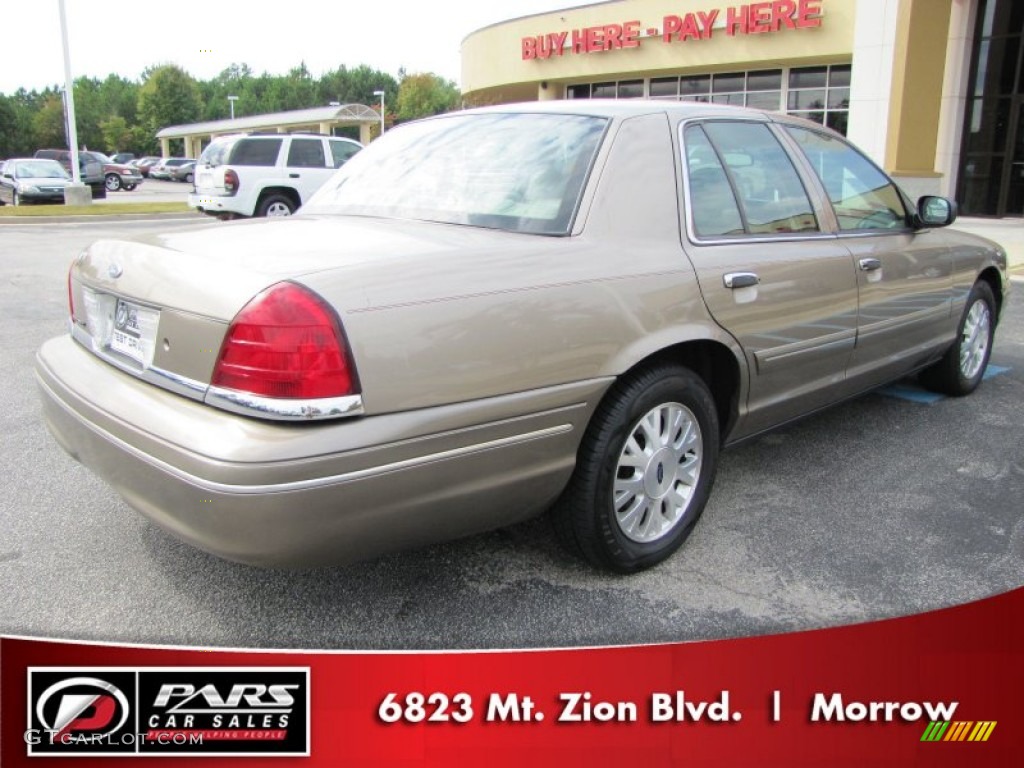 2004 Crown Victoria LX - Arizona Beige Metallic / Medium Parchment photo #3