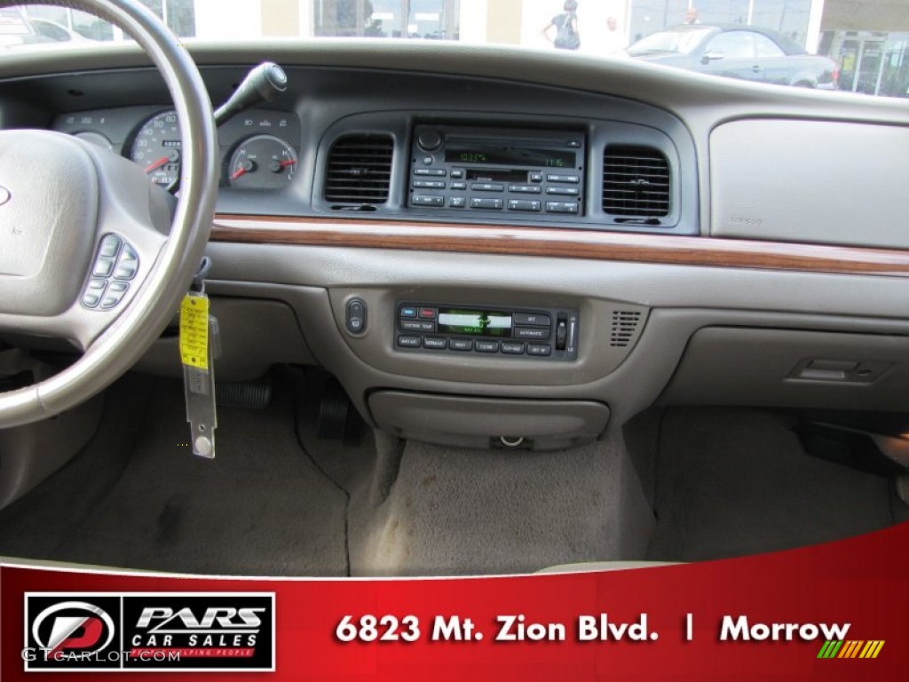 2004 Crown Victoria LX - Arizona Beige Metallic / Medium Parchment photo #10