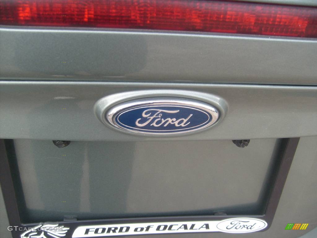 2005 Focus ZX4 SES Sedan - Light Tundra Metallic / Dark Flint/Light Flint photo #13