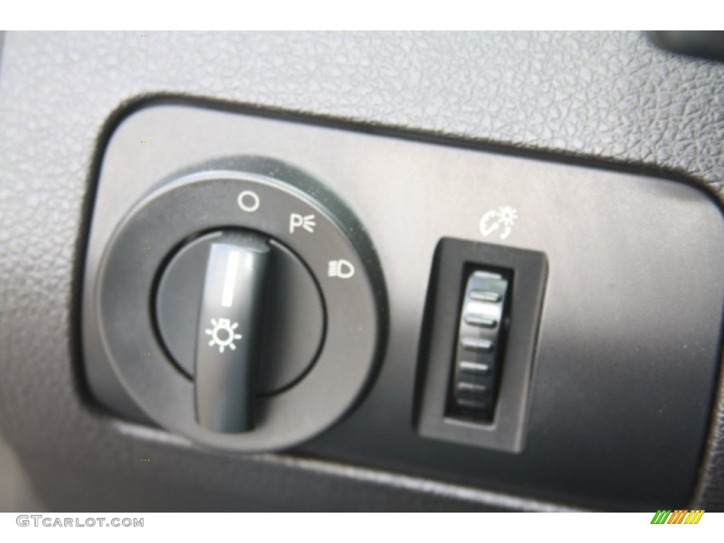 2008 Ford Mustang Bullitt Coupe Controls Photo #53720550