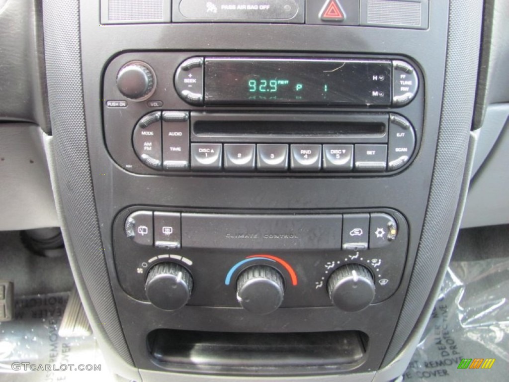 2007 Dodge Caravan SE Audio System Photo #53724063