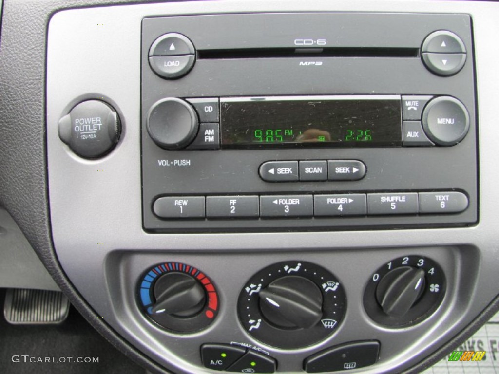 2005 Focus ZX3 SES Coupe - Liquid Grey Metallic / Dark Flint/Light Flint photo #7