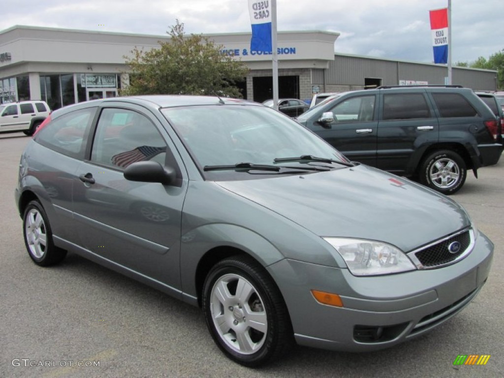 2005 Focus ZX3 SES Coupe - Liquid Grey Metallic / Dark Flint/Light Flint photo #18