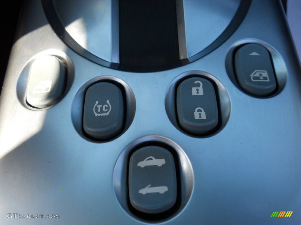2004 Chevrolet SSR Standard SSR Model Controls Photo #53735235