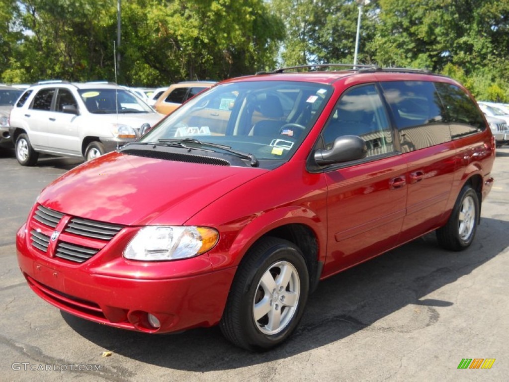 2005 Grand Caravan SXT - Inferno Red Crystal Pearl / Medium Slate Gray photo #1