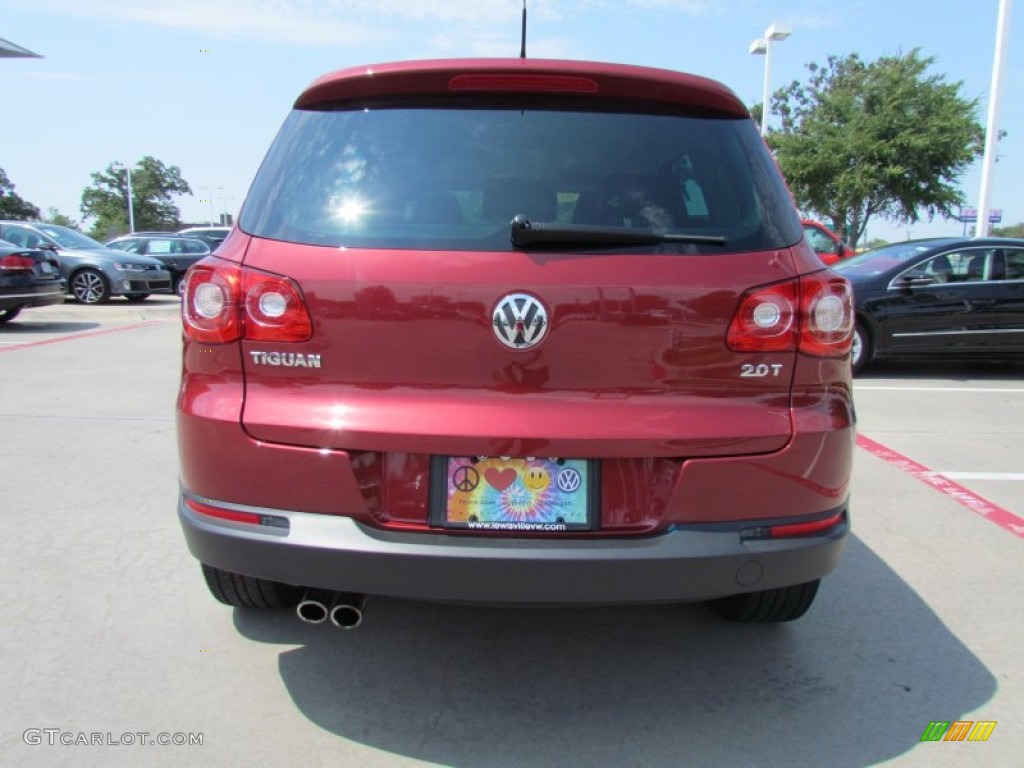 2011 Tiguan SE - Wild Cherry Metallic / Charcoal photo #4