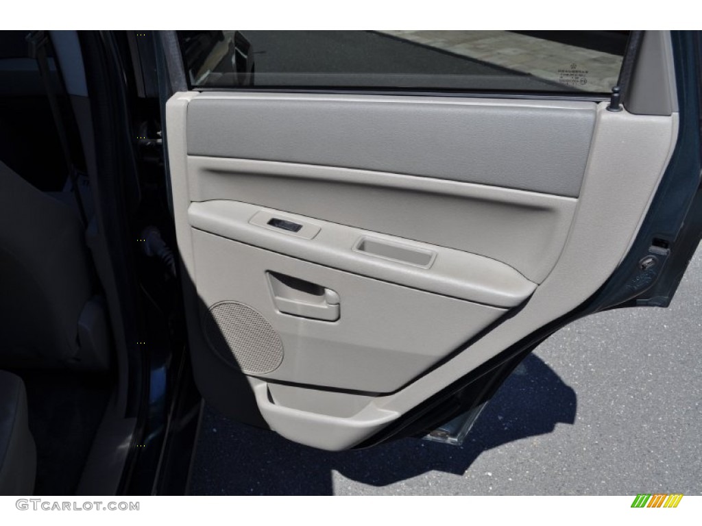 2005 Grand Cherokee Laredo 4x4 - Deep Beryl Green Pearl / Khaki photo #21