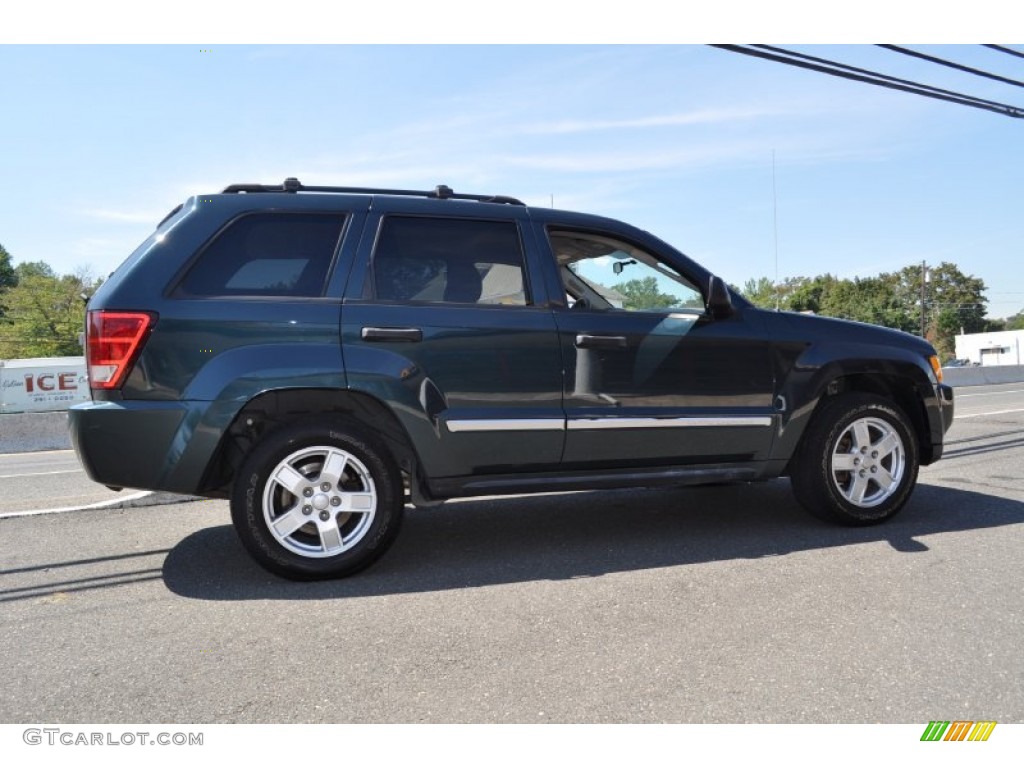 2005 Grand Cherokee Laredo 4x4 - Deep Beryl Green Pearl / Khaki photo #28