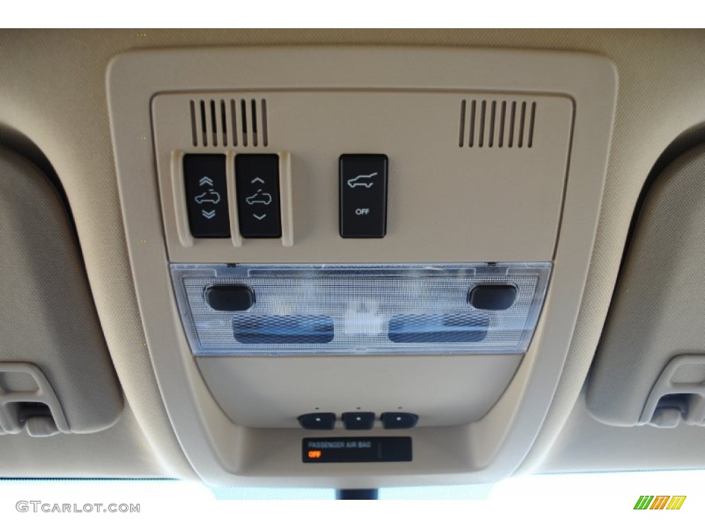 2012 Cadillac Escalade Luxury Controls Photo #53749980