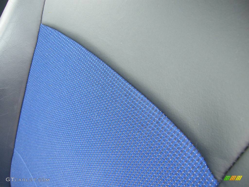 2004 Focus SVT Coupe - Sonic Blue Metallic / Black/Blue photo #4