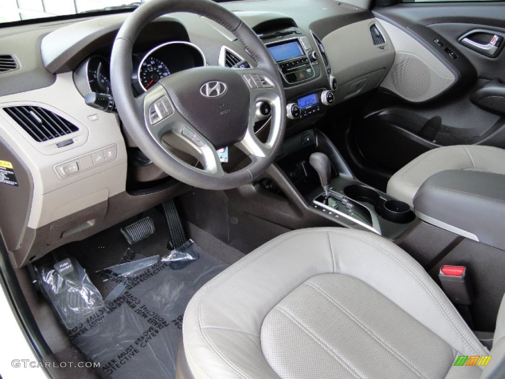 Taupe Interior 2010 Hyundai Tucson Limited Photo #53756237