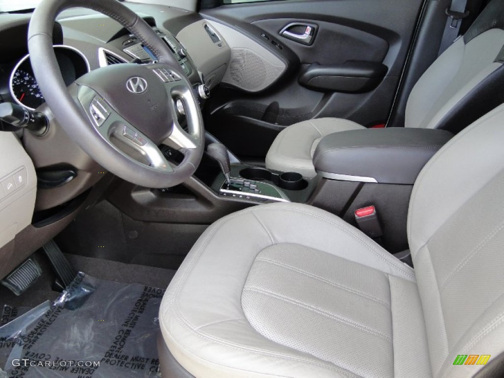 Taupe Interior 2010 Hyundai Tucson Limited Photo #53756243