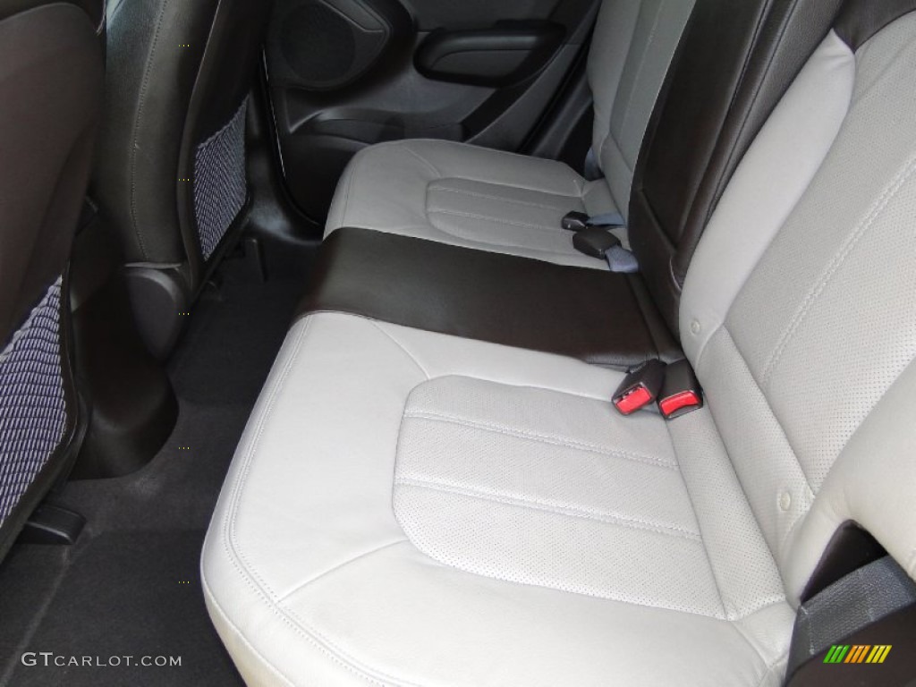 Taupe Interior 2010 Hyundai Tucson Limited Photo #53756342