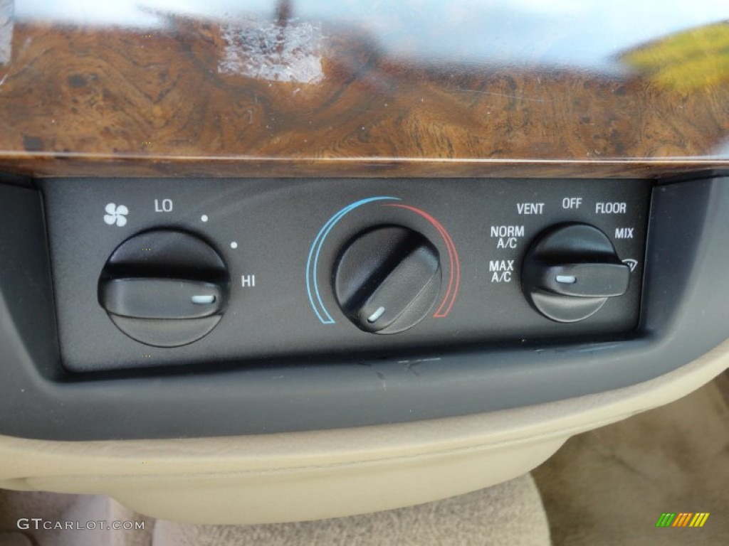 2006 Mercury Grand Marquis GS Controls Photo #53763485