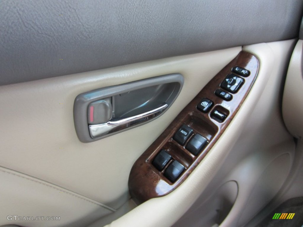 2003 Subaru Outback Limited Sedan Controls Photo #53767073