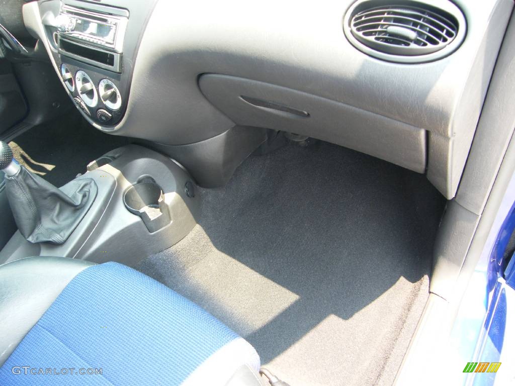 2004 Focus SVT Coupe - Sonic Blue Metallic / Black/Blue photo #26