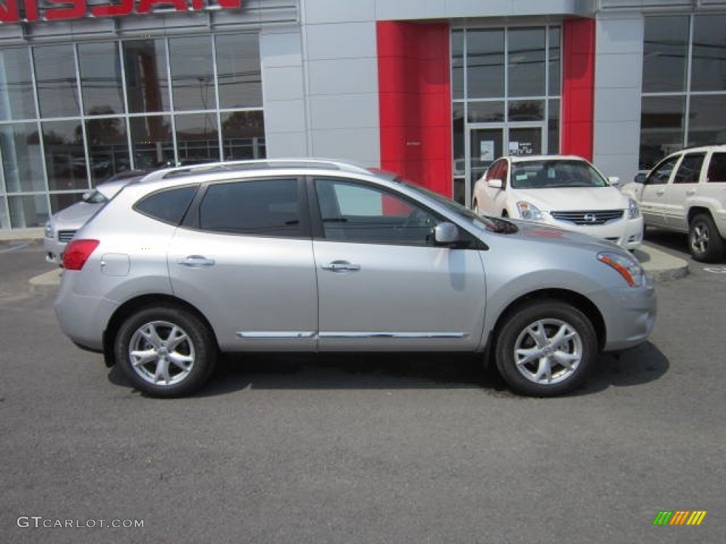 2011 Rogue SV AWD - Silver Ice Metallic / Gray photo #8