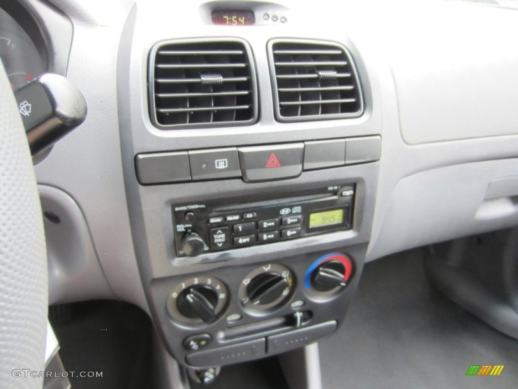 2003 Accent GL Sedan - Silver Mist Metallic / Gray photo #24