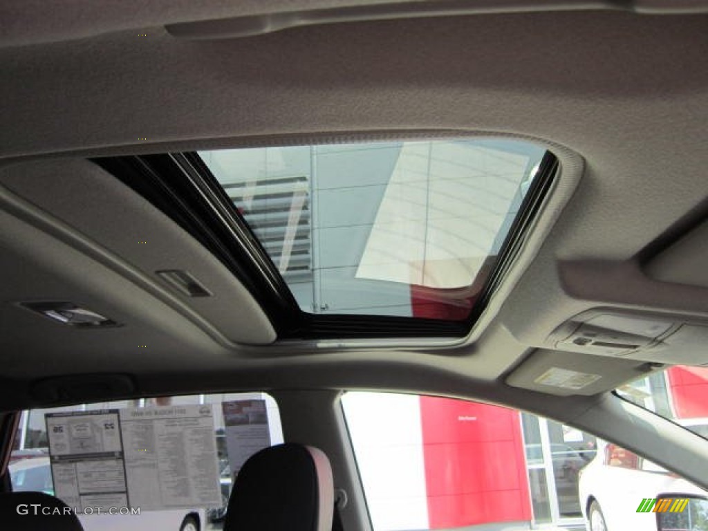 2011 Rogue SL AWD - Cayenne Red / Black photo #17