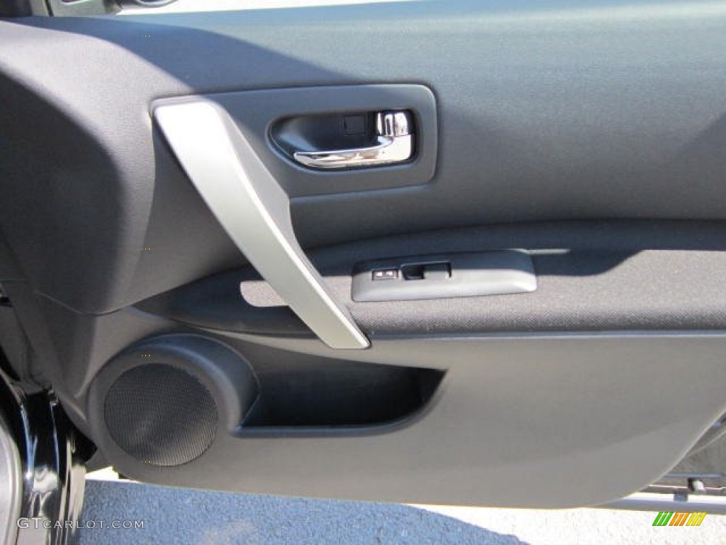 2011 Rogue SV AWD - Wicked Black / Black photo #17