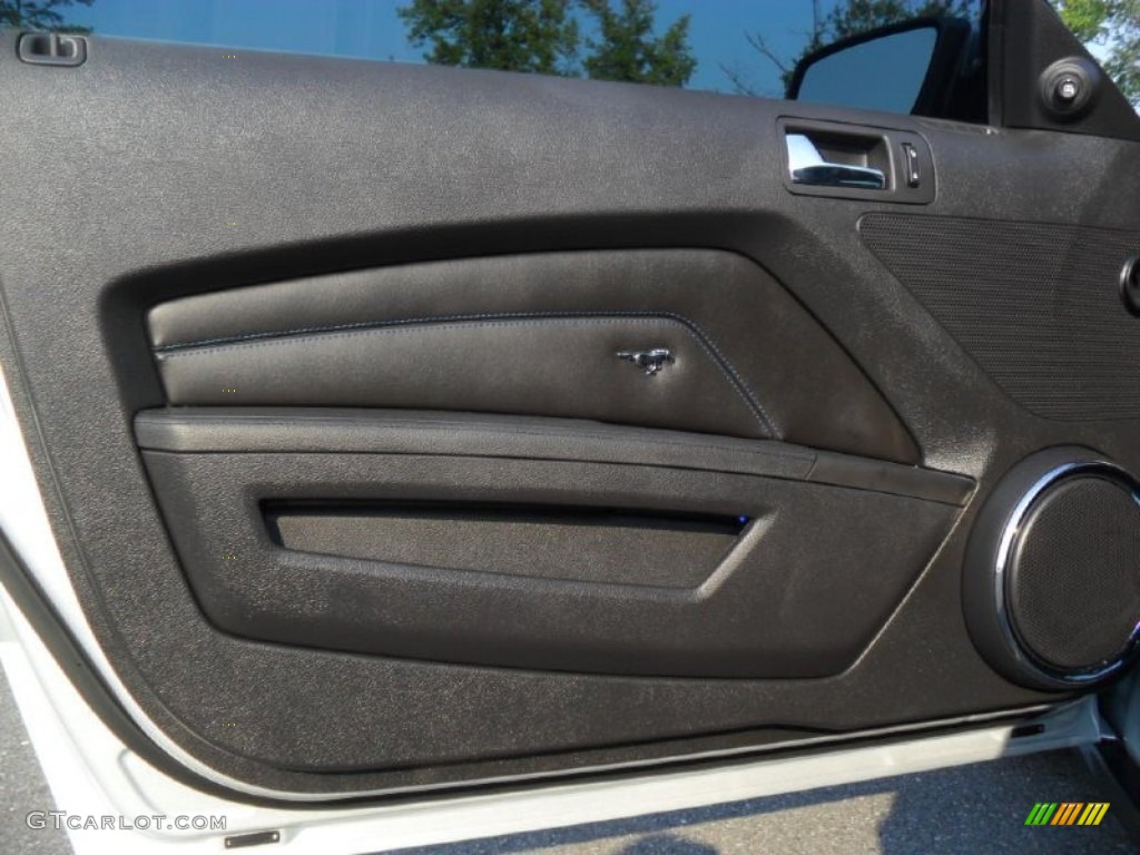 2010 Ford Mustang GT Premium Coupe Charcoal Black/Grabber Blue Door Panel Photo #53773590