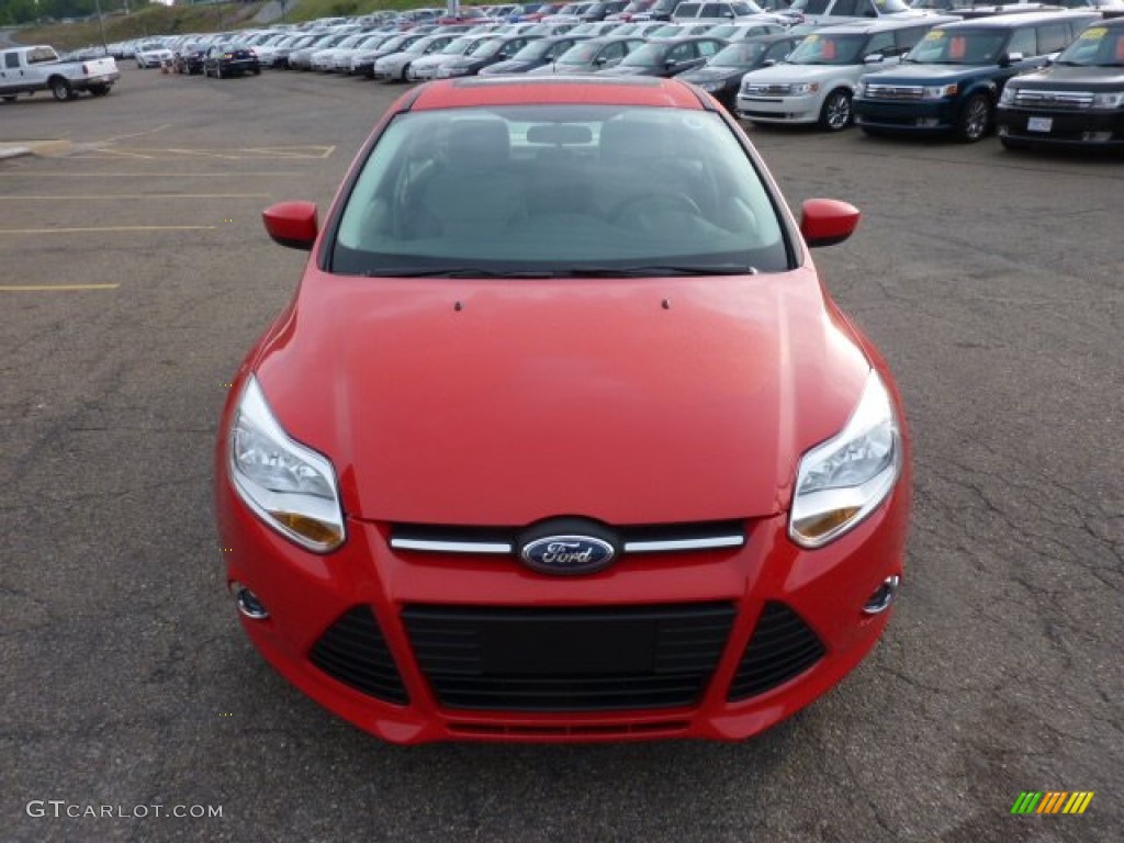 2012 Focus SE Sedan - Race Red / Stone photo #7